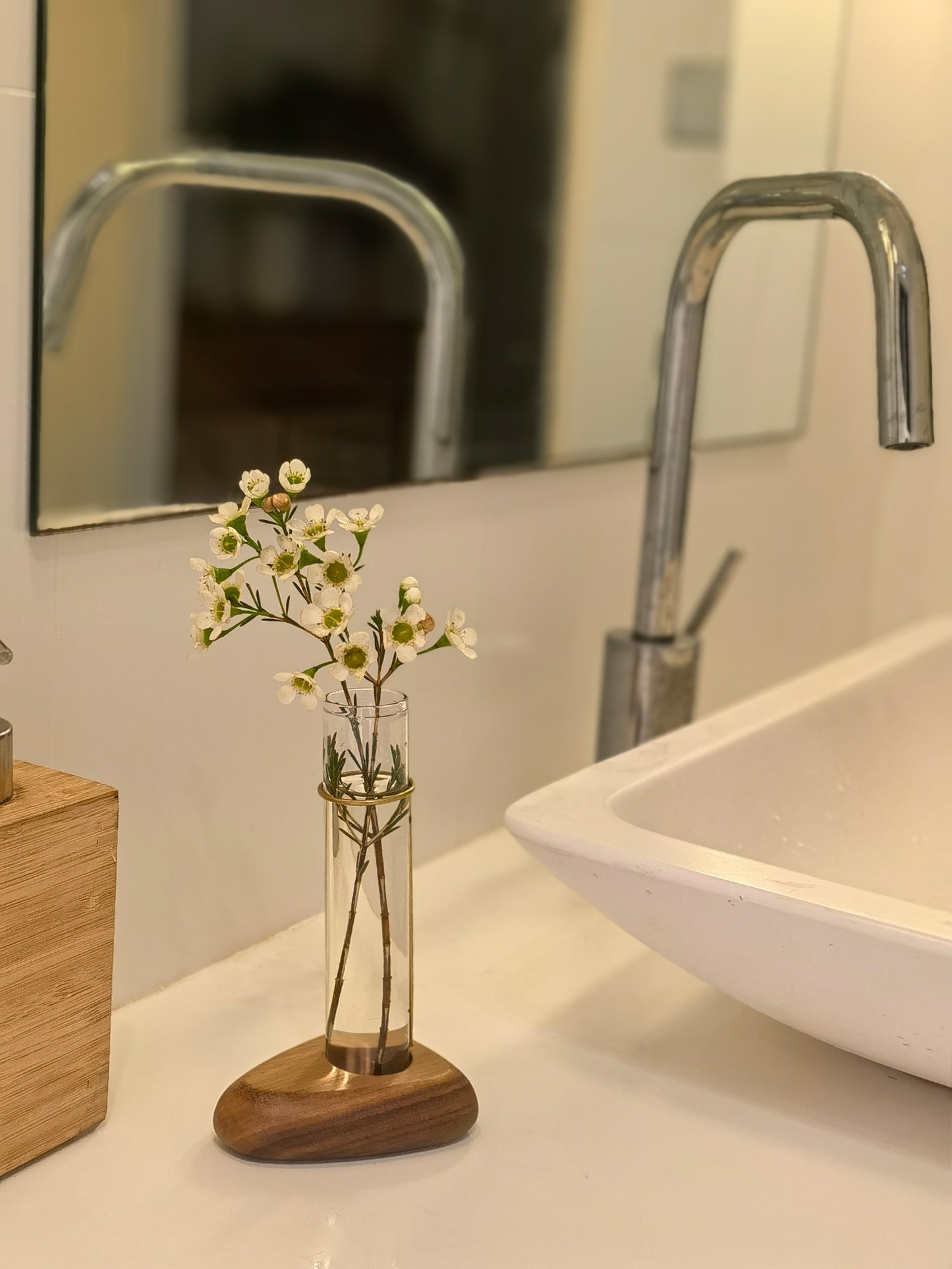 Cosymple Pebble Propagation Vase, Walnut Wood Propagation Station